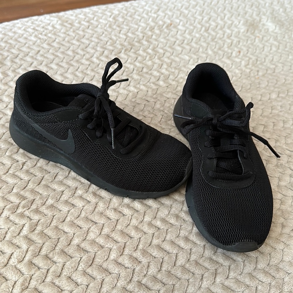 Kids Nikes- black on black
